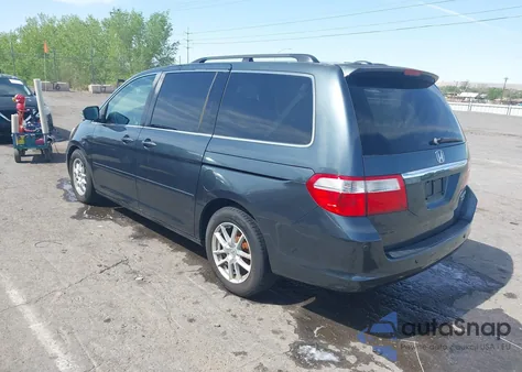 2005 Honda Odyssey Touring z USA, uszkodzony, nr VIN 5FNRL38855B091754